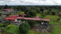 Hotel SueñoReal RioCeleste فنادق في Katira