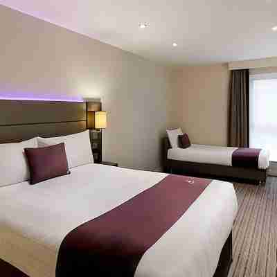Premier Inn Glasgow Braehead Rooms