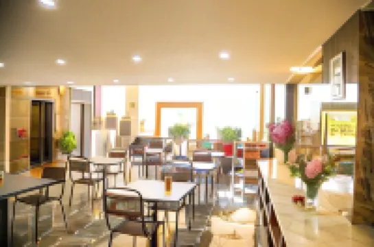 La Mia Lakeview Hotel