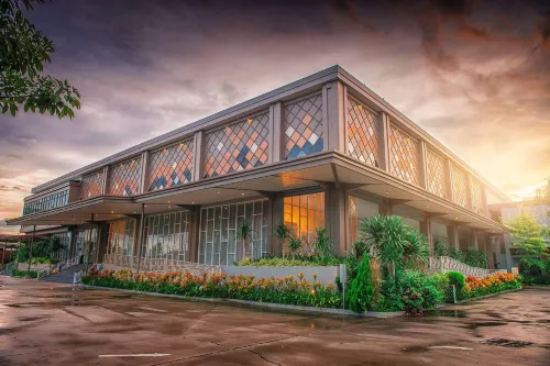 Navela Hotel & Convention Hôtels à : Ratchaburi