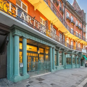 Harte and Garter Отели рядом с достопримечательностью «Dramatica»