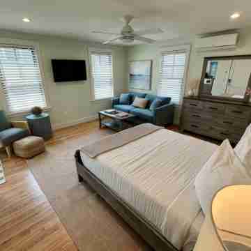 Prime Location! Renovated House! 6 Bed4 Bath Rooms