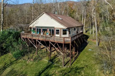 Waterfront, Luxury Panoramic View, Fast Wi-Fi, Private River Access Steps Away!