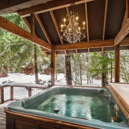 SkyCamp: Exclusive Stevens Pass Retreat w/ 5 Cabins, Spas & Sauna