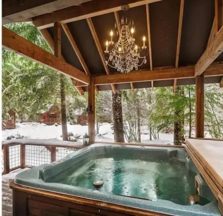 SkyCamp: Exclusive Stevens Pass Retreat w/ 5 Cabins, Spas & Sauna