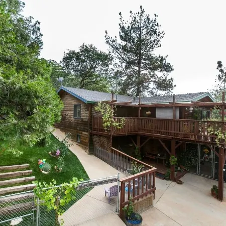 Bison Lodge For Quiet Contemplation, Modern Conveniences, AC/Wifi & Pets