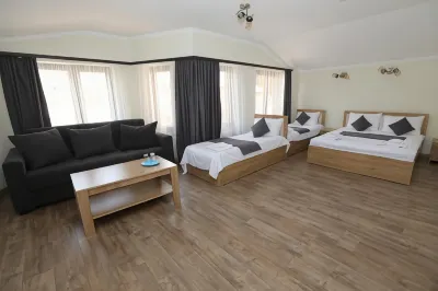V.Mod Hotel Hotel in zona Ivan Isakov Statue