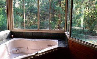 Harmony Forest Cottages & Lake Side Lodge