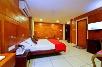 Sree Gokulam Nalanda Resorts Hotels near Rajahamsam Holidays House Boat