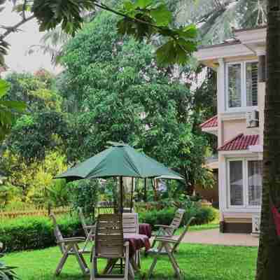 Elegant Shades Hotel Exterior