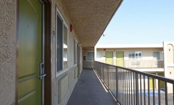 Tropic Lodge