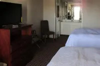 Econo Lodge Inn & Suites