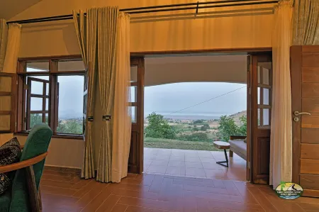 Lake George View Resort Отели в г. Касесе