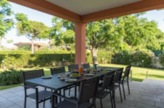 Villa Seaside - Beach Retreat with Jacuzzi