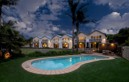 Boathouse Resort Studios and Suites - Motels