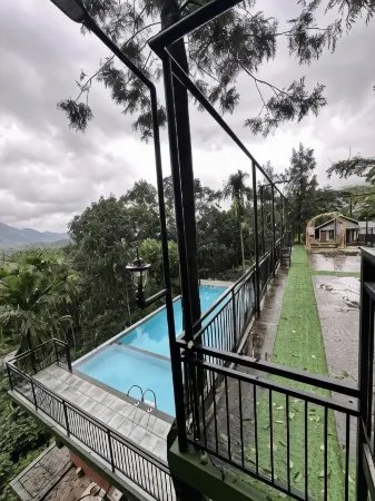 Lush Hills by Benchmark