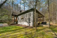 Hot Tub, Creek, and Scenic Nature Trails - Charming Oasis