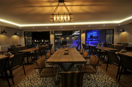 Club Sema Suite Hotel Отели рядом с достопримечательностью «Blue Port»