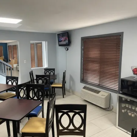 Days Inn by Wyndham Muncie -Ball State University