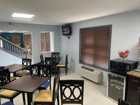 Days Inn by Wyndham Muncie -Ball State University