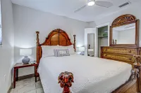 Twins Inn & Apartments Hotels in Treasure Island