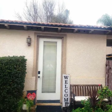 Casita MenifeeCozy and private 1 bedroom Casita, couple or solo traveler Отели в г. Менифи