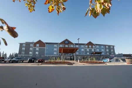 Pomeroy Inn & Suites at Olds College