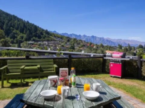 Pinewood Queenstown Hotels in Queenstown