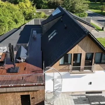 The Nightingale: Cozy & Stylish 1BR Apt w/ Balcony + Parking