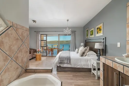Overmeer Guest House - Bãi đậu xe