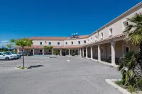 Le Ya'Tis فنادق في Bagnols-sur-Ceze