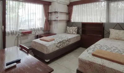 Wisma Purba Danarta Hotel di Lempongsari