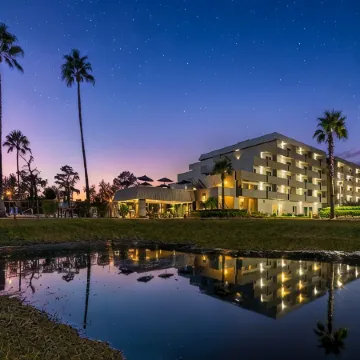 Palazzo Lakeside Hotel Отели рядом с достопримечательностью «Аквапарк Тайфун-Лагун»