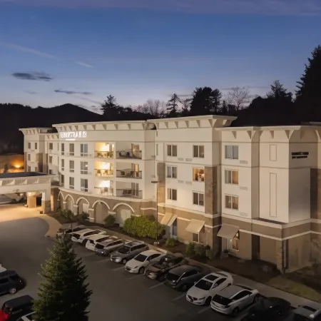 Courtyard Boone Отели рядом с достопримечательностью «Аппалачский государственный университет»