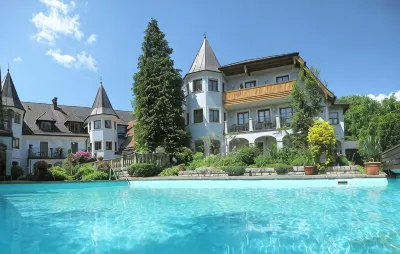 Gasthof Hotel Doktorwirt โรงแรมใกล้วาสเซอร์สปีล เฮลล์บรุนน์
