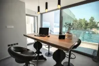 Akrotiri Olympus Luxury Suites
