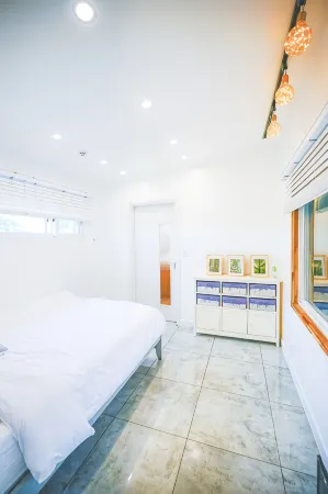 Jeju Harue Jeju Stay Pension Отели рядом с достопримечательностью «Dolgeobugi Suseok Bakmulkwan»