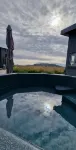 New Luxury Riverfront Scenic View - С бассейном