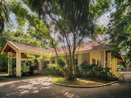 Ceylon Kingsmen Garden Hotel - Katunayake