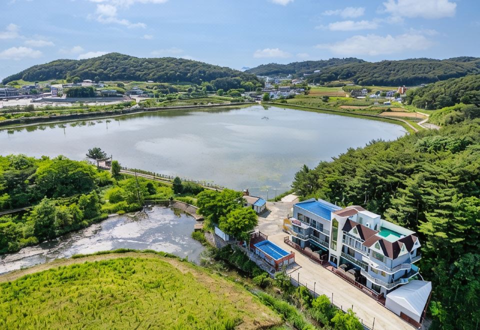 꽃지블루펜션 수영장