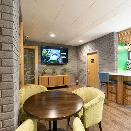 Snoozles Quay Street Tourist Hostel