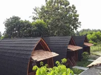 Dekamil Cottage Villa Kebun Hotel di Parit Padang