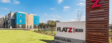 “NEW” Studio with pool, Baylor Medical, CO River, Lakes, WiFi, games, gym, tv