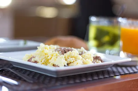 Onkel Inn Wagon Sleepbox Uyuni Отели в г. Уюни