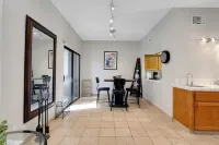 Enjoyable 3-bedroom condo with AC in charming Bakersfield