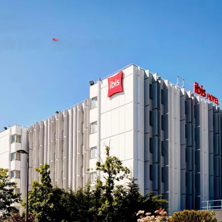 Ibis Lyon Est Bron