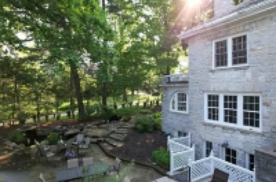 Downtown! Private Entrance Guest Suite in State College. ステート・カレッジのホテル