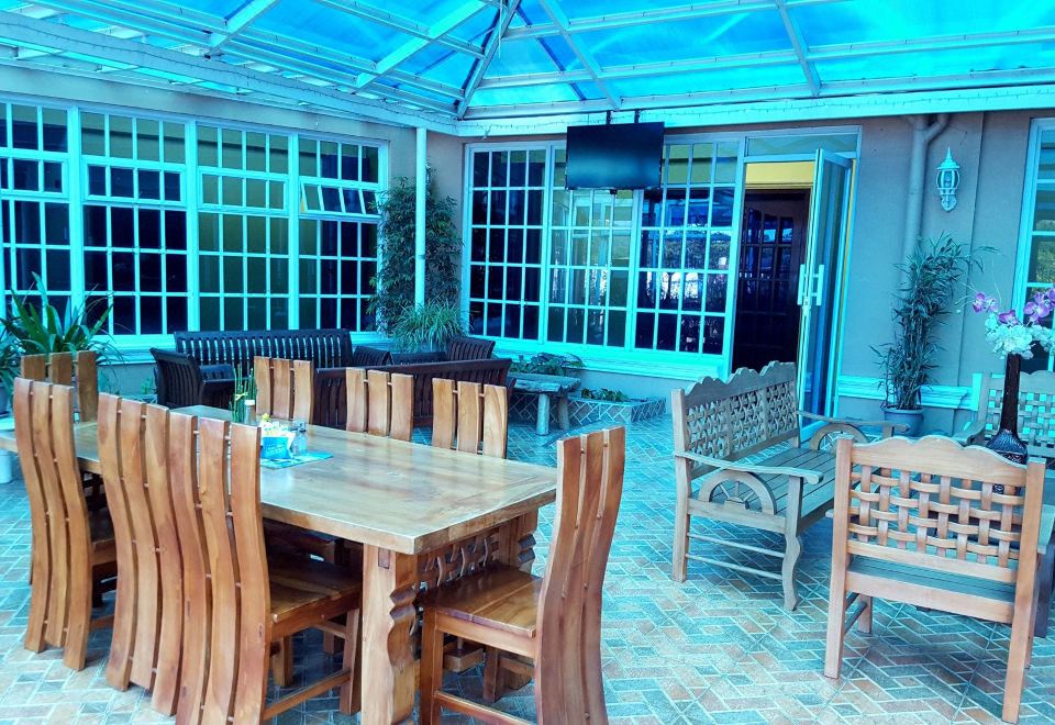 [NYC 맨하튼 스위트의 건물 전경]