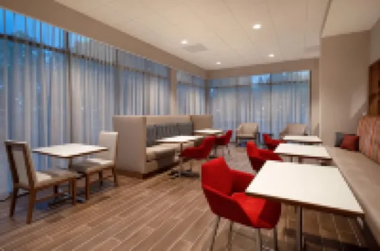 햄프턴 인 & 스위트 서니베일 실리콘 밸리