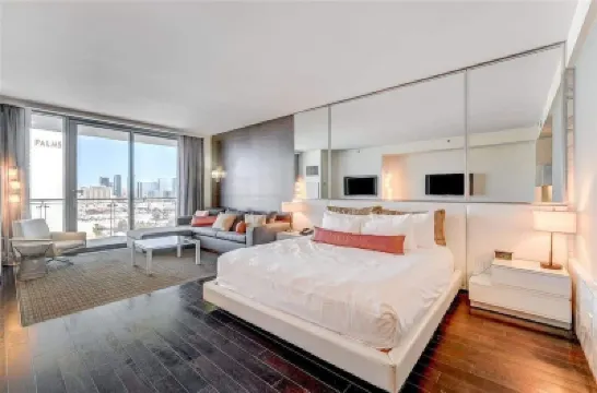 Charming High Floor STRIP VIEWS Palms Studio 30306 Hotel di 